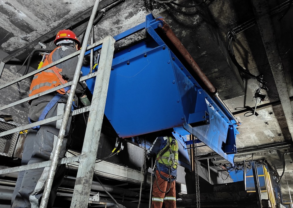 陜煤建設(shè)洗選煤運(yùn)營分公司第二項(xiàng)目部：落煤塔暗道給煤機(jī)更換工程順利竣工，助力煤礦高效生產(chǎn)