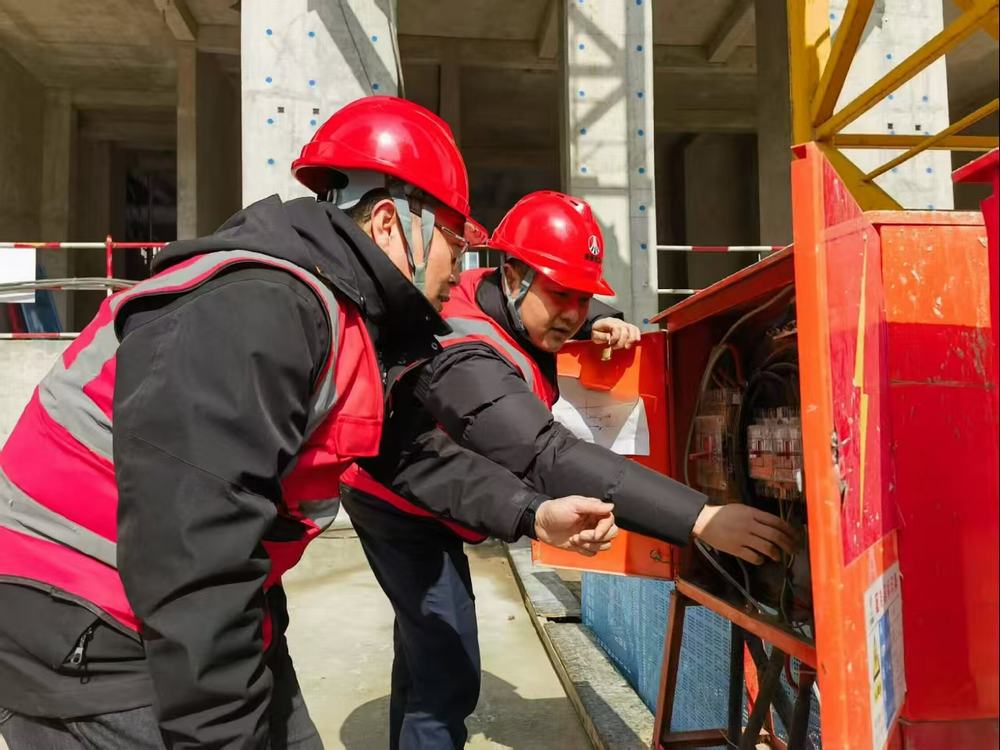 陜煤建設(shè)榆林公司榆溪圣境項目部：黨旗飄揚筑防線 先鋒護航保復(fù)工