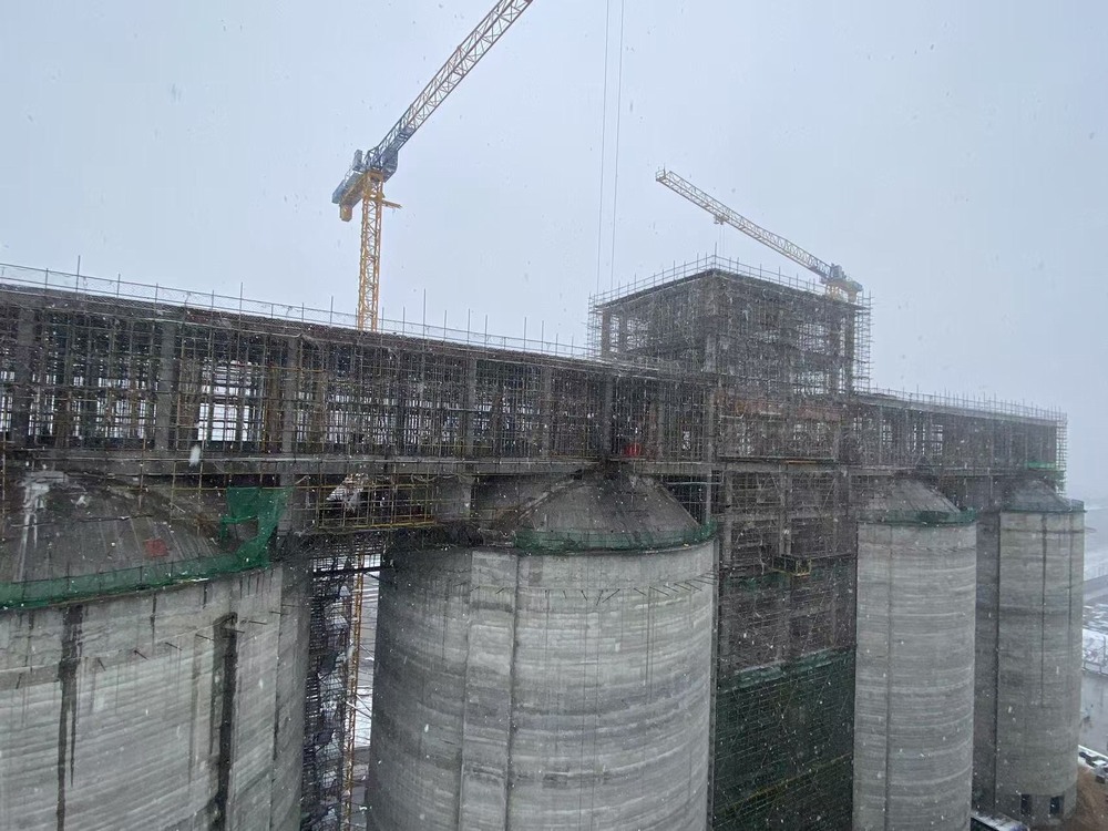 陜煤建設第二直屬項目部：43.8米高空鏖戰(zhàn)，攻克原煤倉施工“硬骨頭”