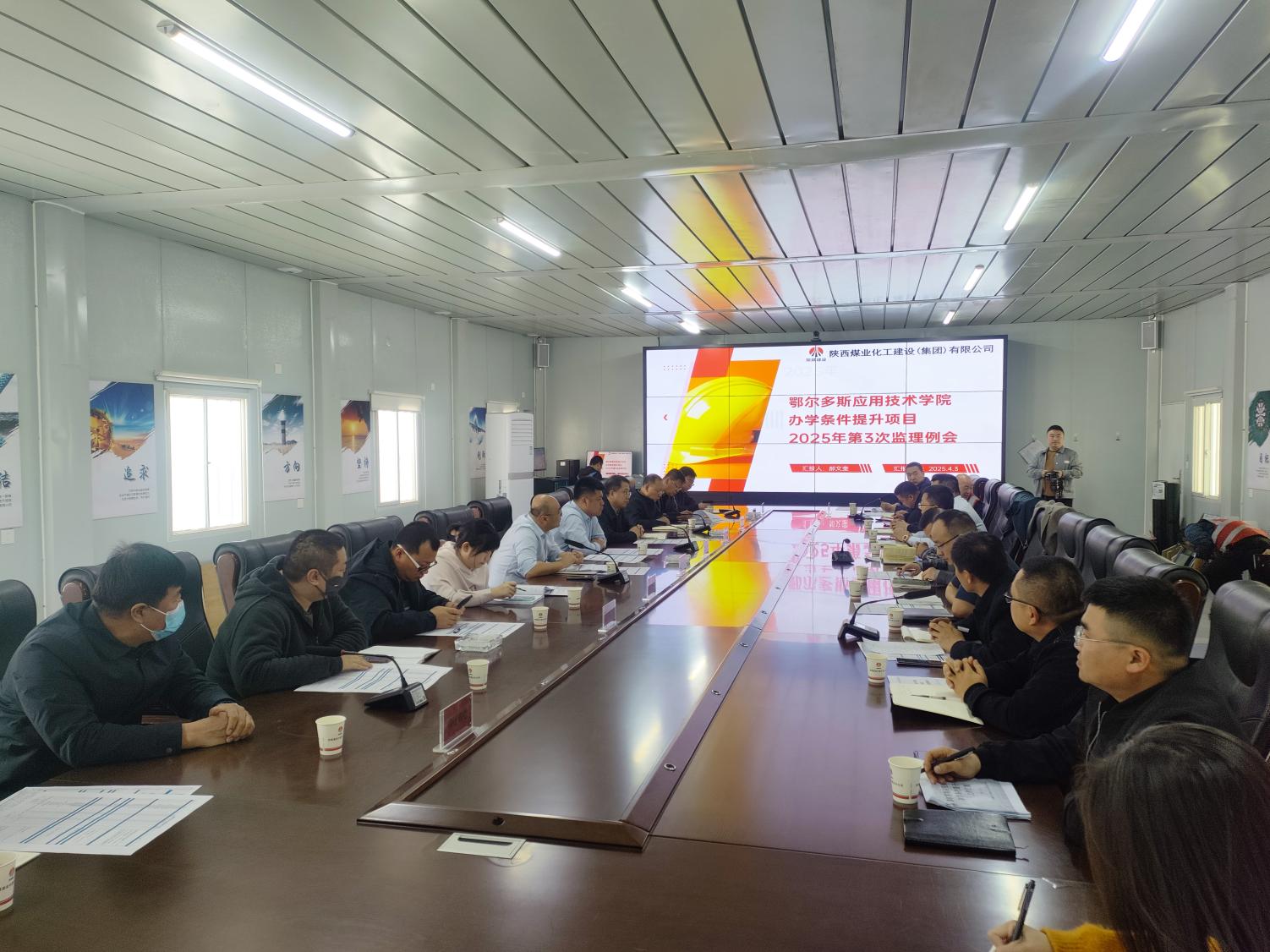 鄂爾多斯應用技術(shù)學院校領導現(xiàn)場督導推進工程建設