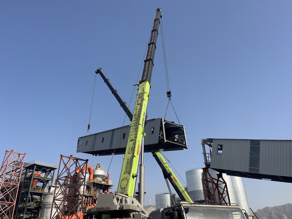 陜煤建設天工公司土建第二十一項目部：雙機抬吊破難題，通廊凌空展雄姿