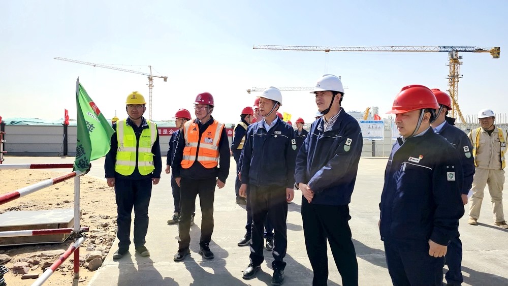 陜煤集團榆林化學(xué)有限責任公司黨委副書記、總經(jīng)理段立波一行深入天工公司基層項目檢查指導(dǎo)