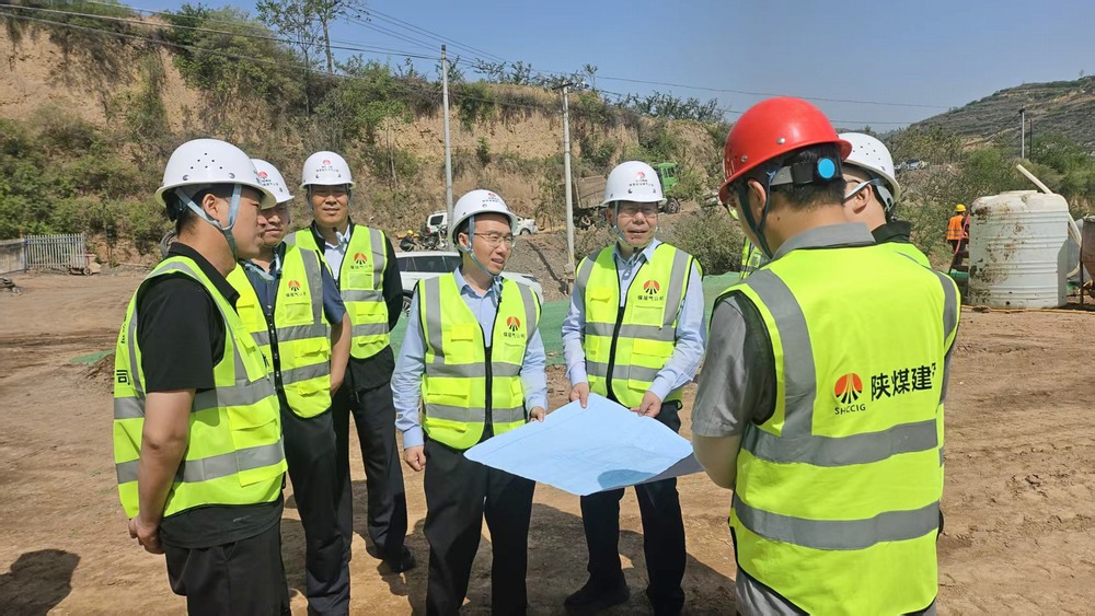 陜西省煤層氣開發(fā)利用有限公司董事、總經(jīng)理張世宏一行深入天工公司基層項目檢查指導(dǎo)