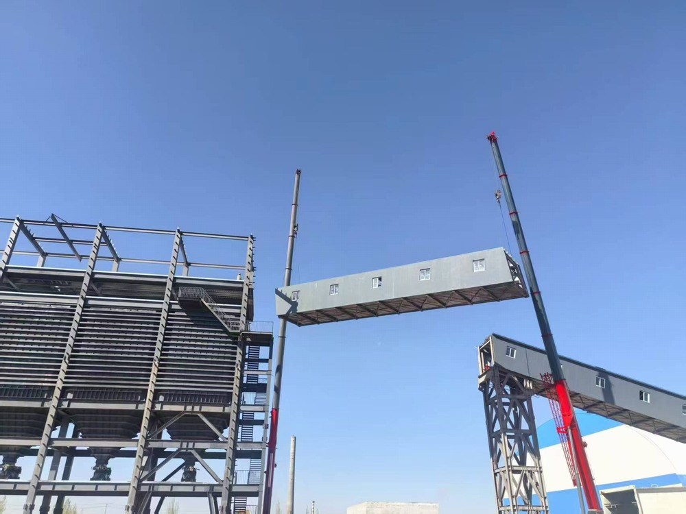 陜煤建設(shè)天工公司新疆第一項(xiàng)目部：雙機(jī)協(xié)作展絕技，棧橋凌空貫長虹