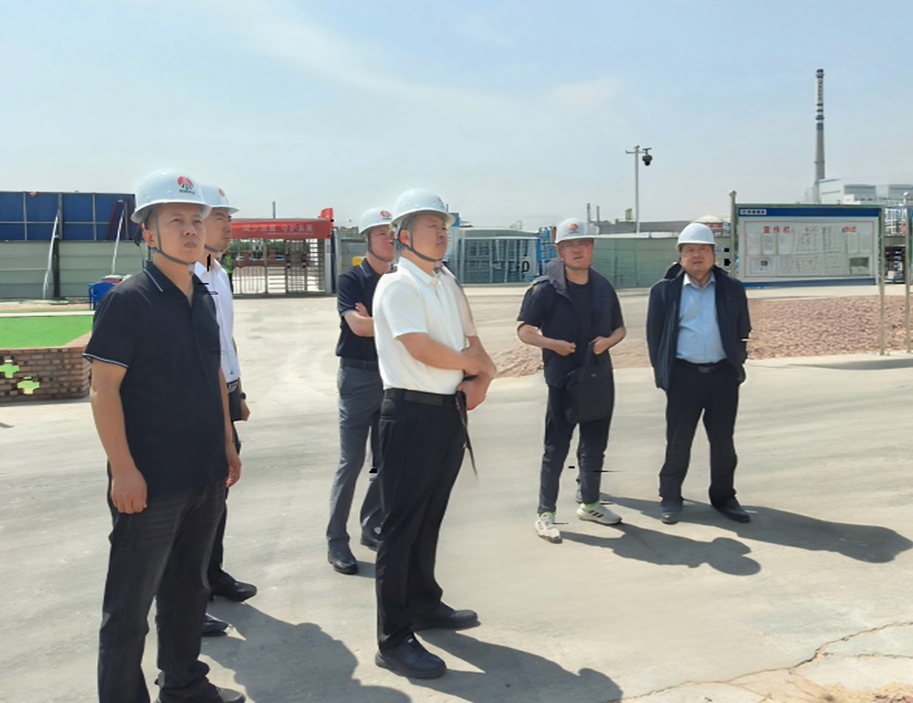 榆林市城鎮(zhèn)建設(shè)服務(wù)中心副書記韋宏剛一行深入天工公司基層項目現(xiàn)場檢查指導(dǎo)