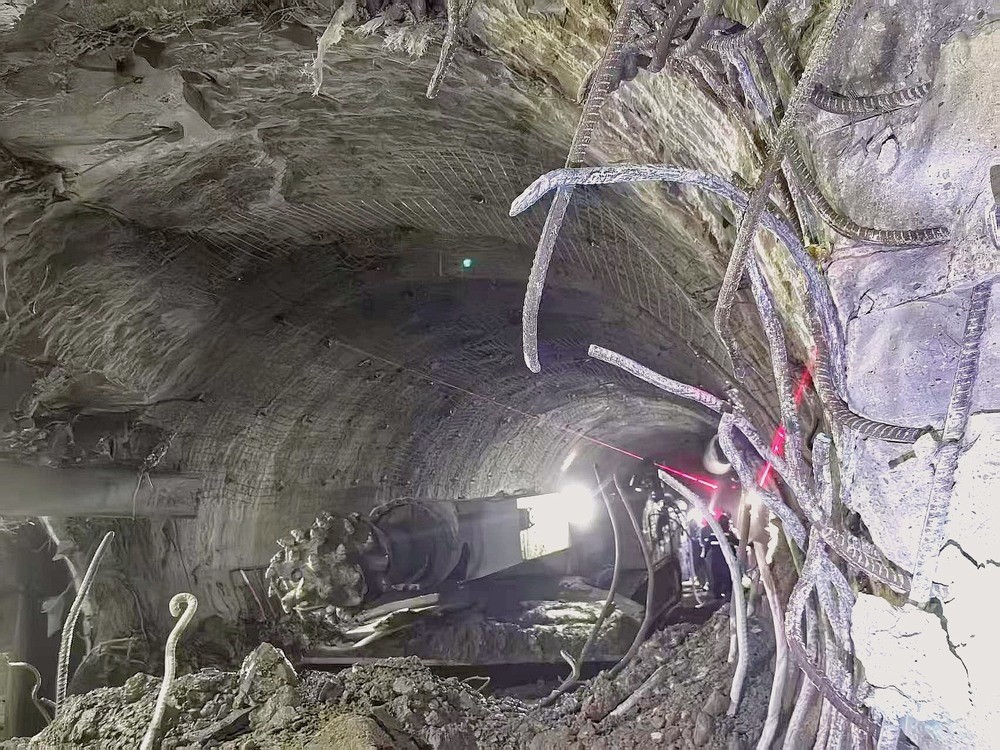 104米掘進攻堅！袁大灘煤礦2煤東翼帶式輸送機機頭硐室順利貫通