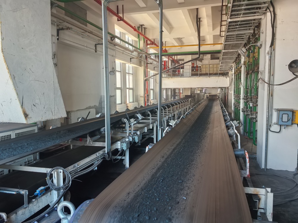 陜煤建設韓城分公司安裝四項目部：王峰煤礦選煤廠帶煤試生產(chǎn)成功，以攻堅之勢鑄就精品工程