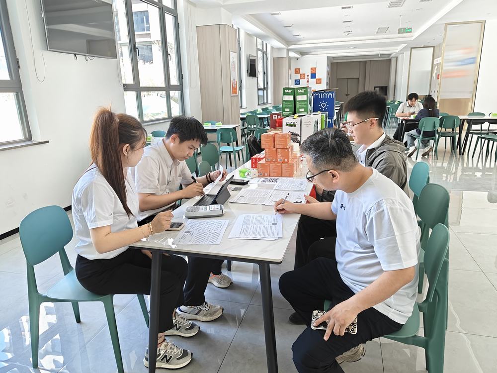 陜煤建設(shè)天工公司： 刷臉就餐，智慧食堂讓“靠臉吃飯”成為新時尚