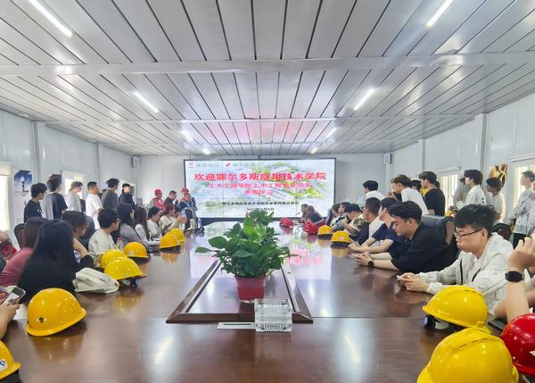 鄂爾多斯應用技術學院土木工程學院師生到陜煤建設內(nèi)蒙古分公司應用技術學院項目部開展實踐學習