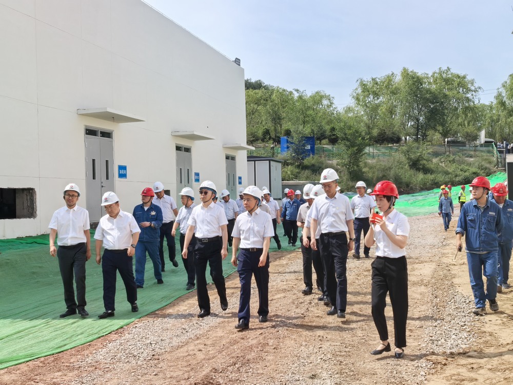 陜西煤業(yè)化工集團(tuán)府谷能源開發(fā)有限公司黨委書記、董事長李寧一行蒞臨黃河地表水預(yù)處理項目參觀調(diào)研