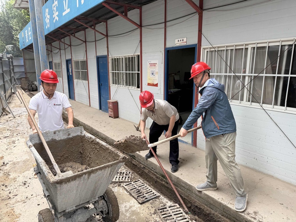 陜煤建設(shè)韓城分公司土建二項(xiàng)目部：黨團(tuán)攜手，筑牢雨季安全防線