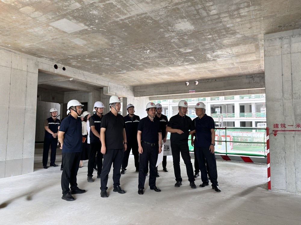 陜煤實業(yè)集團(tuán)黨委書記、董事長、總經(jīng)理胡守平深入天工公司基層項目檢查指導(dǎo)