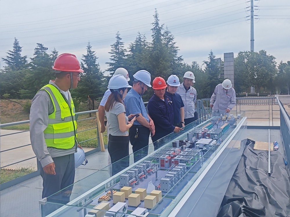 陜煤集團(tuán)基本建設(shè)管理部高級(jí)主任師黃社民一行蒞臨陜煤建設(shè)承建的年產(chǎn)四萬(wàn)噸高檔鋰電電解銅箔項(xiàng)目檢查指導(dǎo)工作