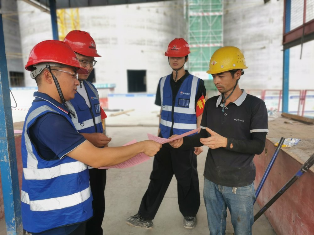 “炎值”勁爆！看陜煤建設(shè)韓城分公司土建十一項目部如何積極應(yīng)對高溫“烤”驗