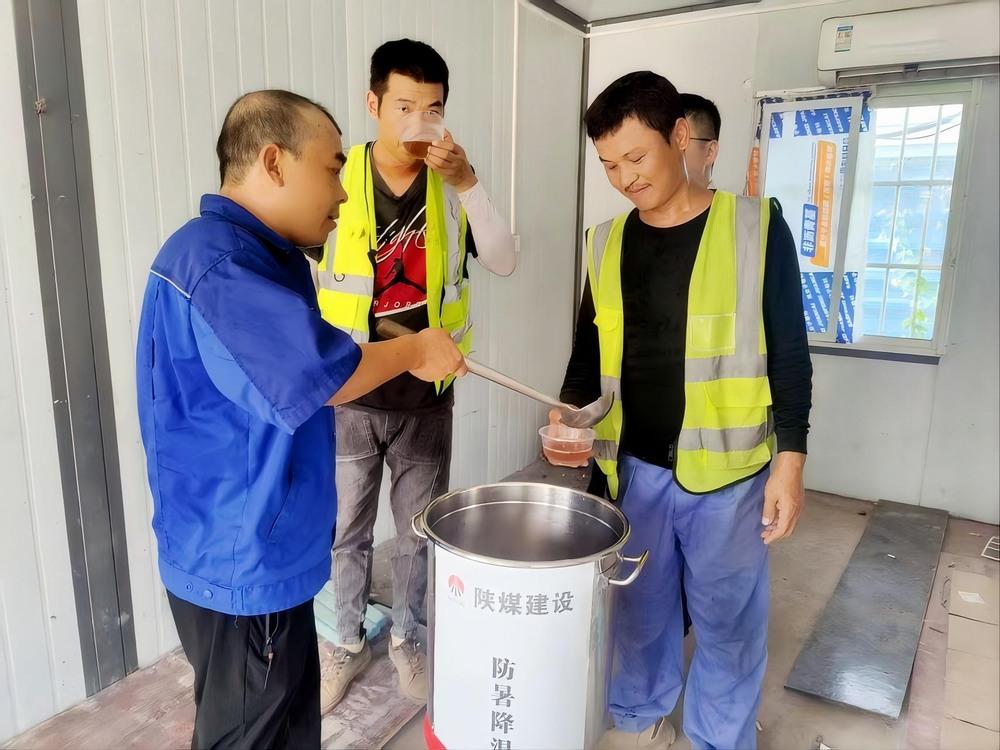 陜煤建設(shè)路橋分公司荊州項(xiàng)目部戰(zhàn)高溫、守安全、保進(jìn)度