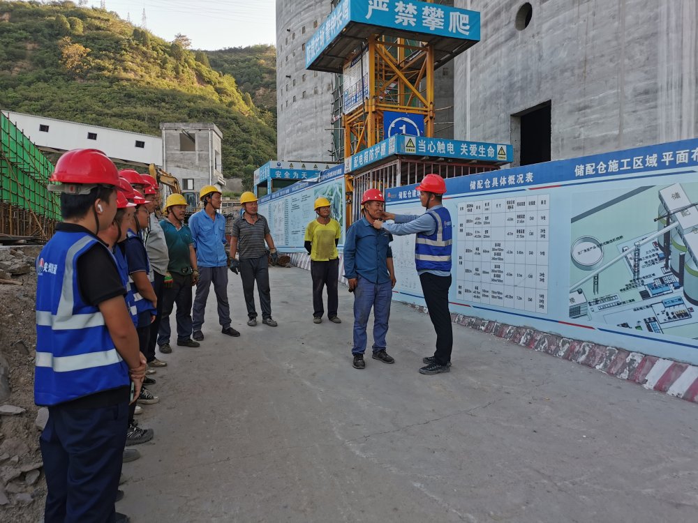 陜煤建設(shè)韓城分公司土建十一項(xiàng)目部：每日一聚話安全，工地防線牢又堅(jiān)