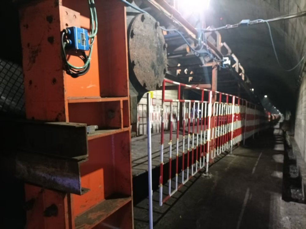 秋實(shí)映礦建！陜煤建設(shè)韓城分公司安裝第四項(xiàng)目部 施工的大佛寺礦4煤西部膠帶大巷二部帶式輸送機(jī)延伸設(shè)備安裝工程圓滿通過竣工預(yù)驗(yàn)收