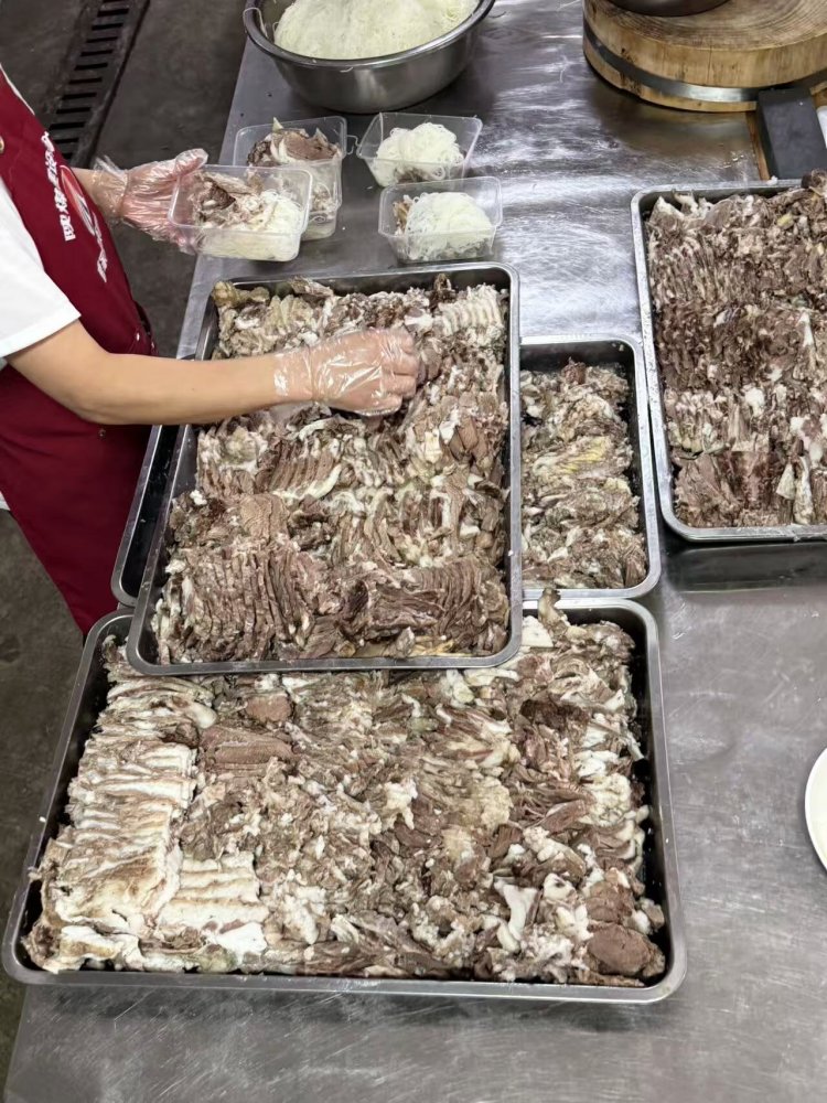 陜煤建設(shè)煤礦運營服務(wù)分公司：暖心暖胃更暖情 一碗羊肉泡饃里的“家”味道