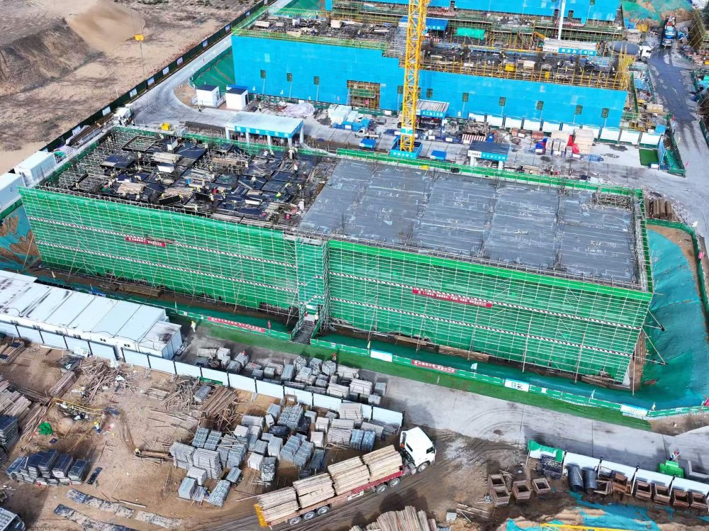 戰(zhàn)荒漠、搶節(jié)點(diǎn)！陜煤建設(shè)天工公司土建第五項(xiàng)目部以“鐵軍擔(dān)當(dāng)”推進(jìn)榆林化學(xué)二期建設(shè)