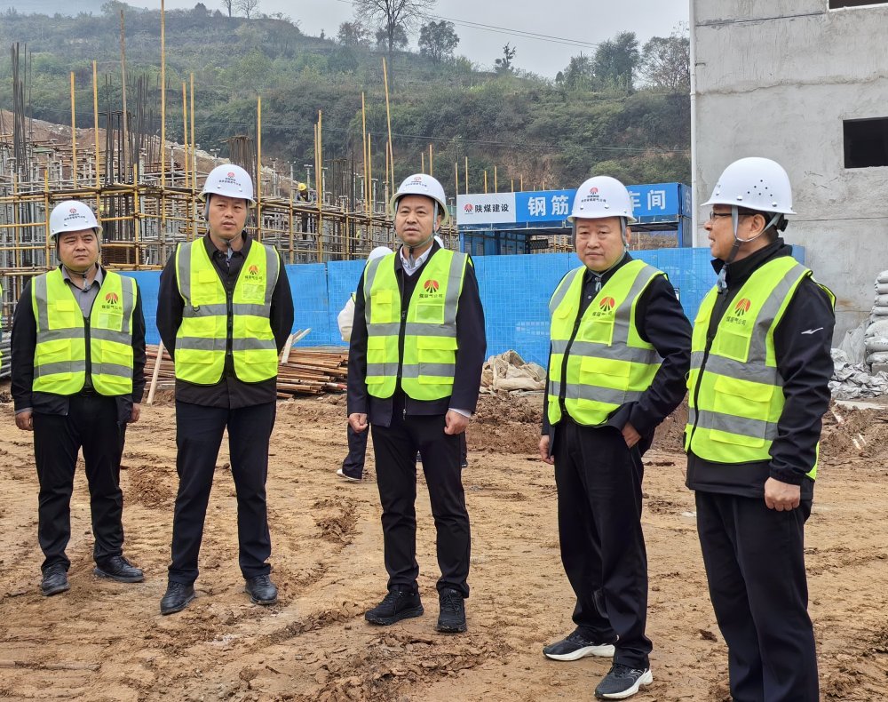 陜西省煤層氣公司總工程師熊鵬輝一行深入王峰煤礦瓦斯綜合治理項目現(xiàn)場調(diào)研指導(dǎo)工作