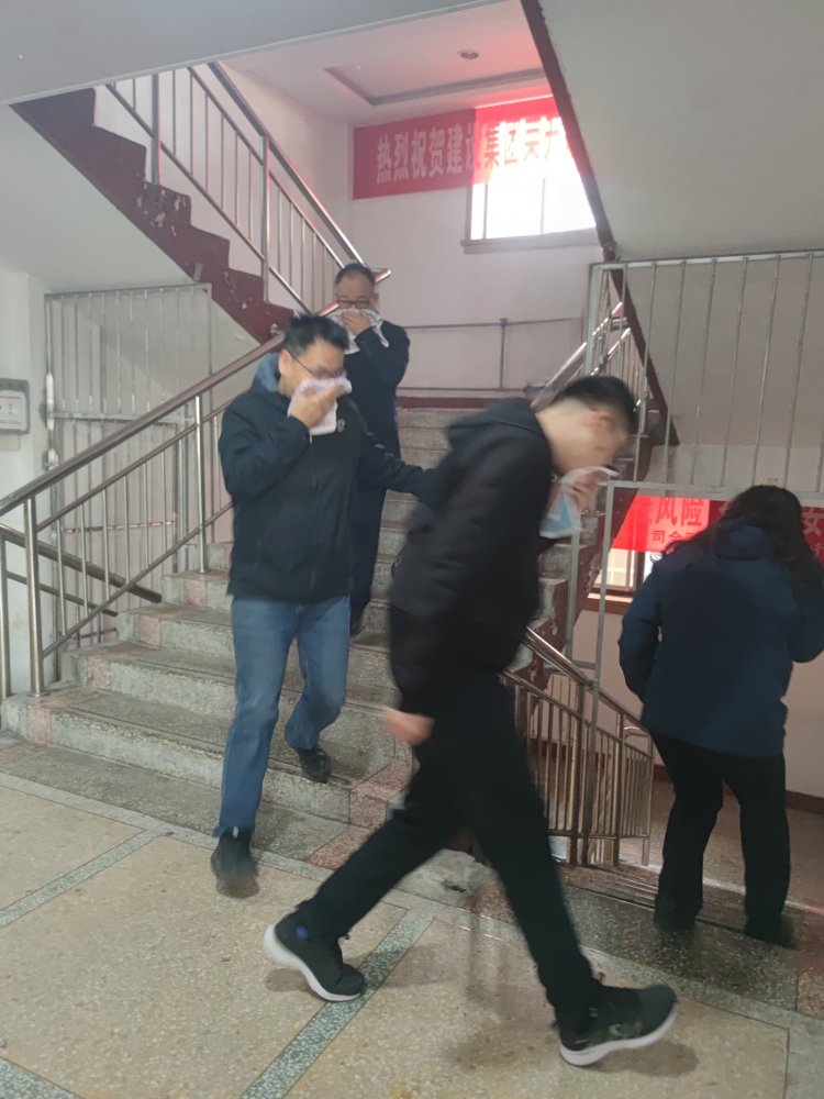 1分鐘生死時(shí)速，60人火線突圍