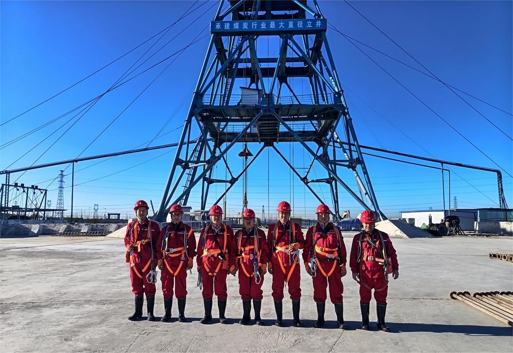 陜煤集團(tuán)安全檢查組到陜煤建設(shè)礦建二公司曹家灘副立井項目開展四季度安全環(huán)保大檢查工作