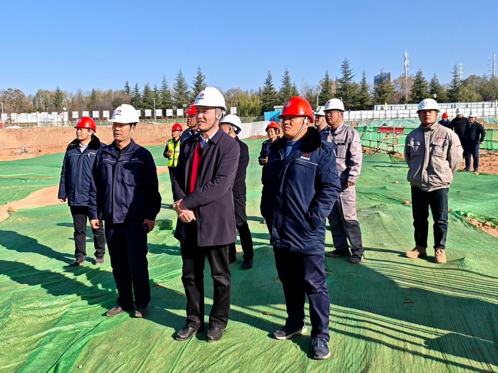 陜煤集團基本建設(shè)管理部高級主任師黃社民一行深入陜煤建設(shè)承建的銅創(chuàng)能材項目檢查指導(dǎo)工作