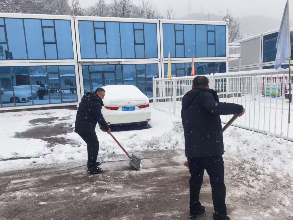 陜煤建設天工公司：浴“雪”奮戰(zhàn)護平安 鐵軍擔當暖寒冬